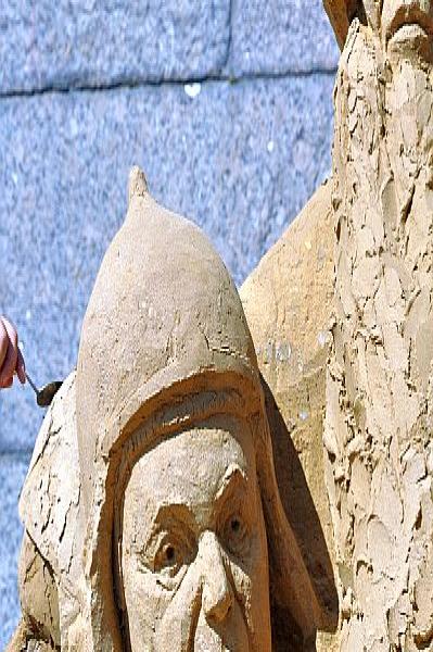 Sand Festival в России: скульптуры из песка — воин и старец